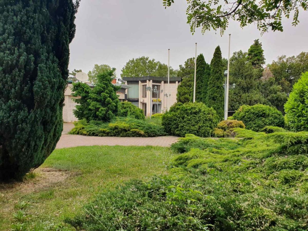 Hotel Sajam Нови Сад Екстериор снимка