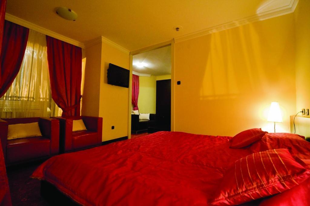 Hotel Sajam Нови Сад Стая снимка